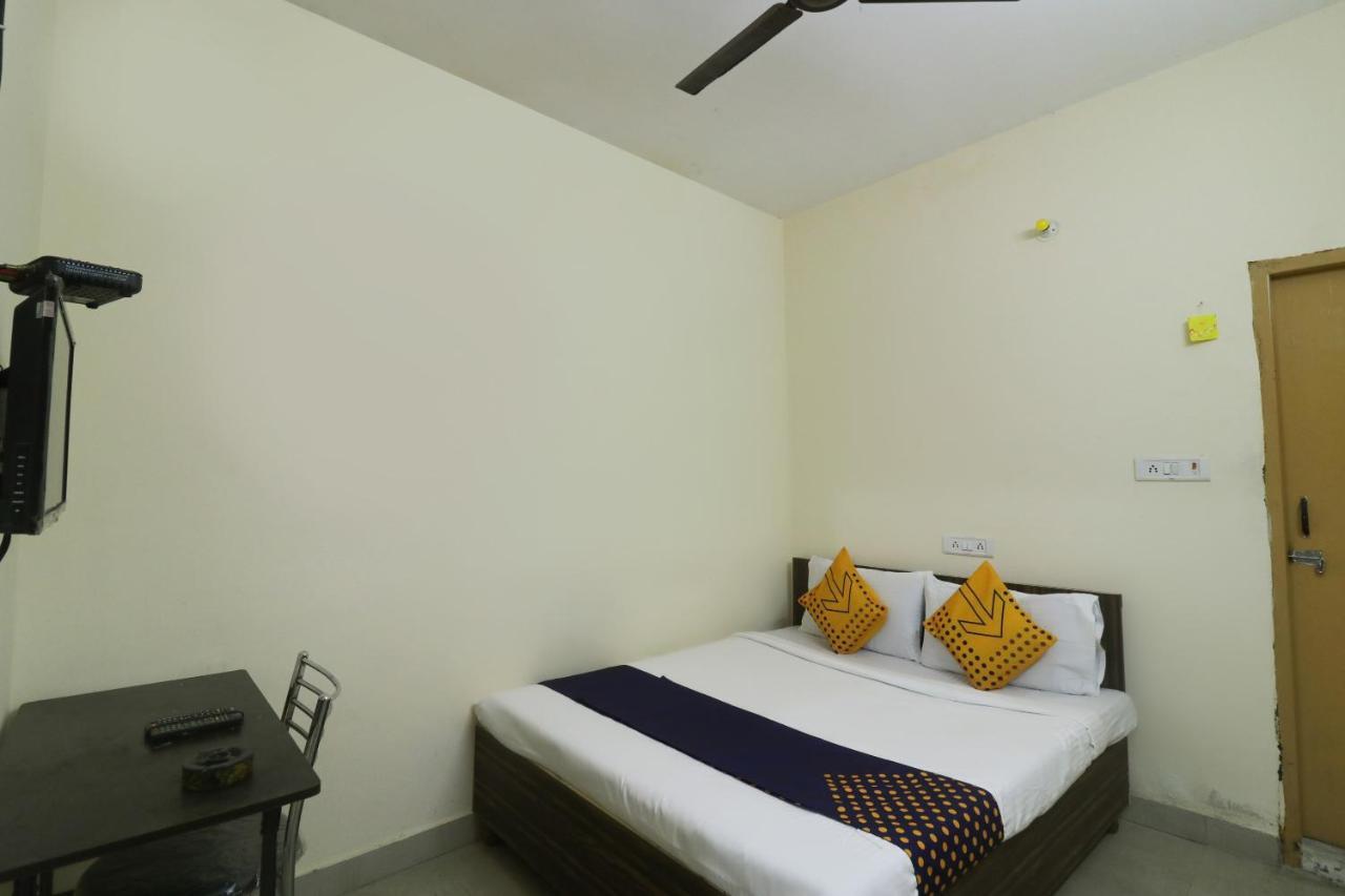 Spot On Negi Home Stay Dehradun Esterno foto